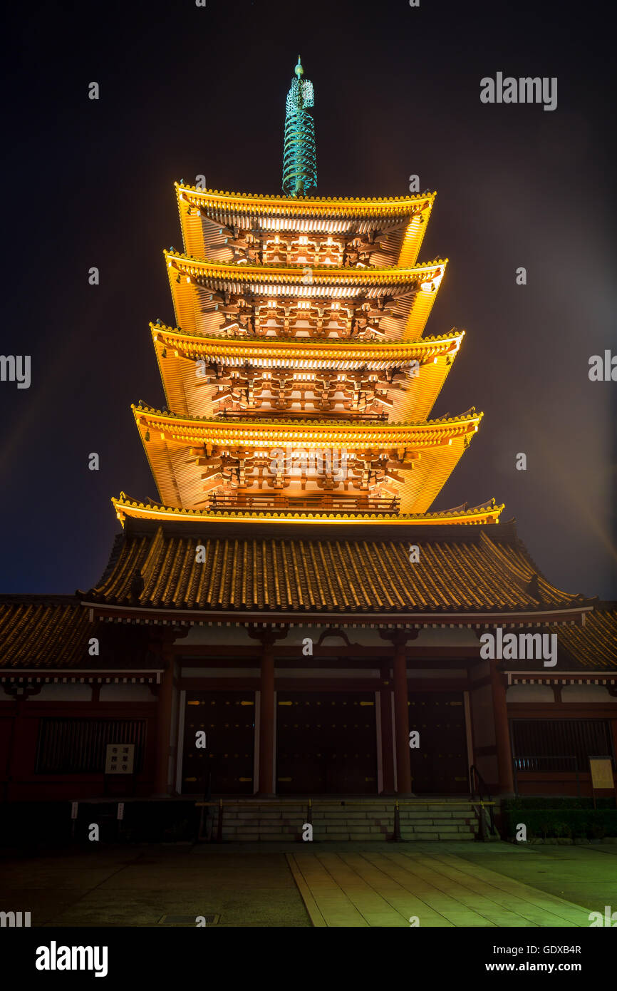 Fünf Pagode, Sensoji-Tempel in der Nacht Asakusa, Tokio, Japan Stockfoto