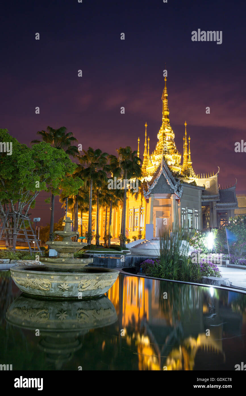 Der schöne Tempel aus Marmor und Zement Nacht am Sikhio Nakhon Ratchsima, Thailand (der Öffentlichkeit jeder zugreifen) hergestellt Stockfoto