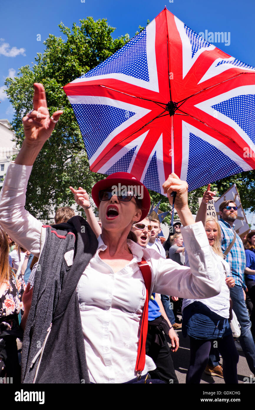 Vierzigtausend Menschen nahmen an dem Marsch für Europa in London Teil. am 2. Juli 2016.  Nach den Ergebnissen der Brexit Referend Stockfoto