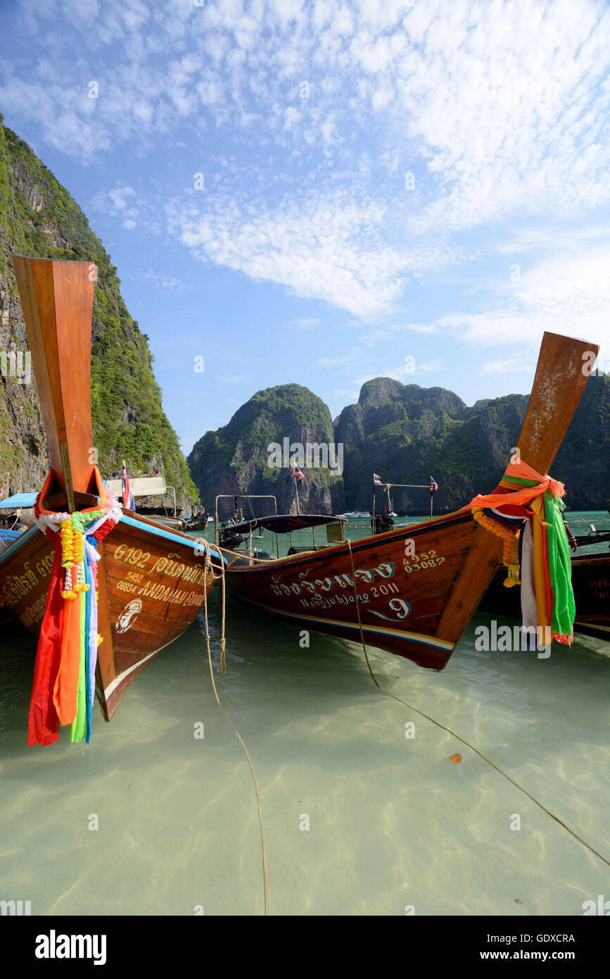 Die Maya Beach in der Nähe von Ko Phi Phi Island außerhalb der Stadt Krabi auf der Andamanensee im Süden von Thailand. Stockfoto