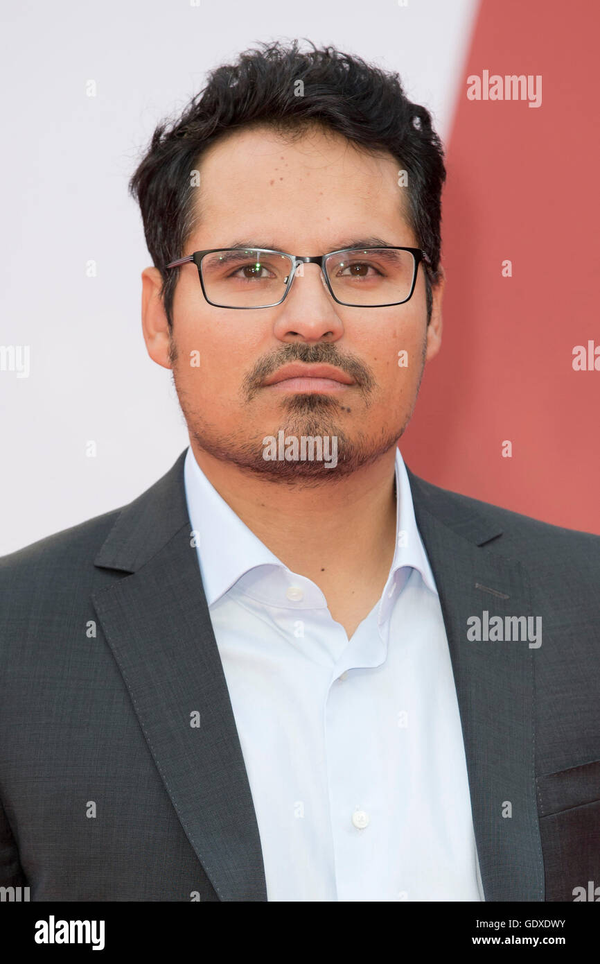 Michael Pena besucht die Europäische Premiere von Marvels "Ant-Man" im Odeon Leicester Square am 8. Juli 2015 Stockfoto