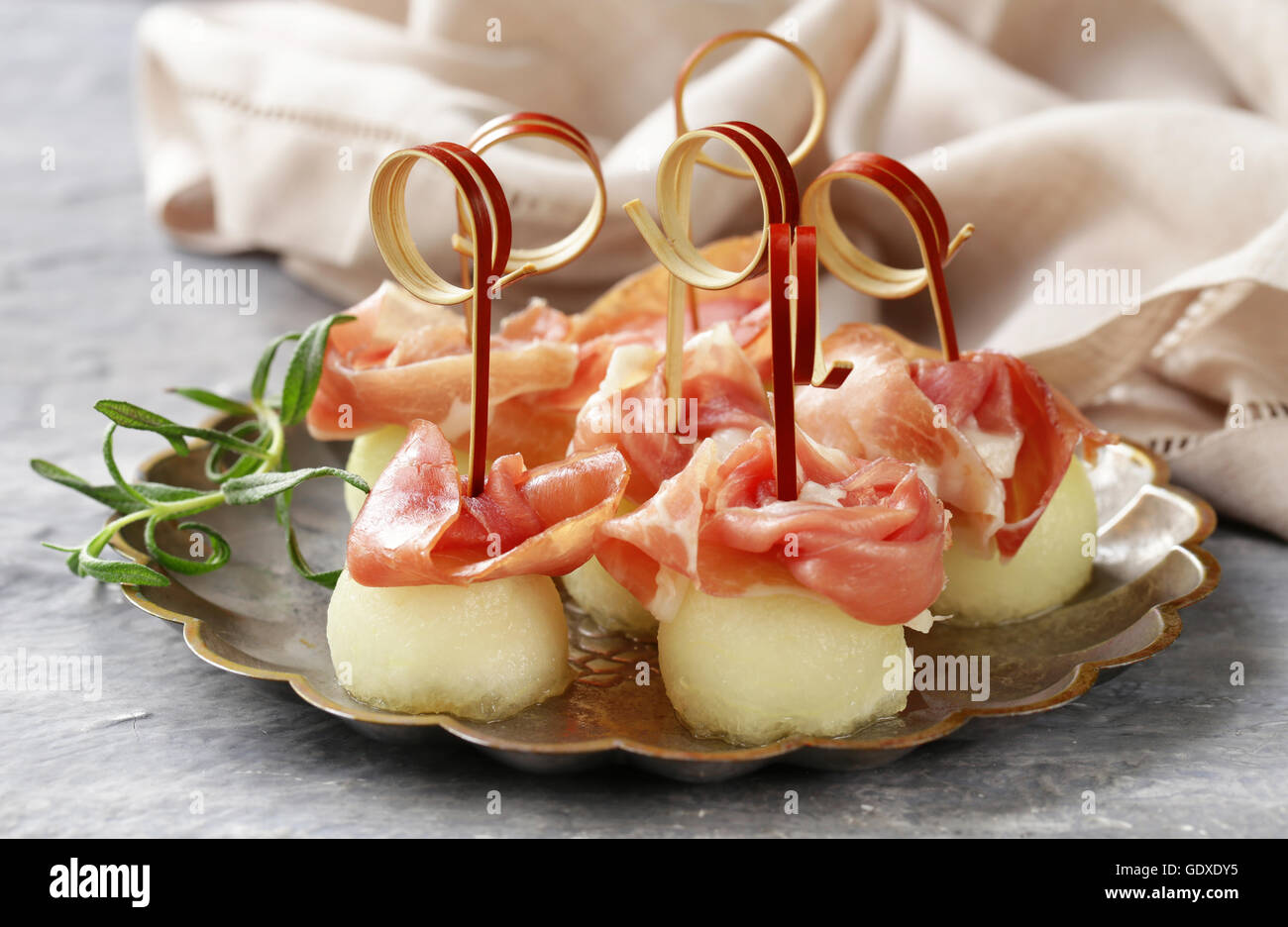 traditionelle italienische Vorspeise Parmaschinken mit Melone ...
