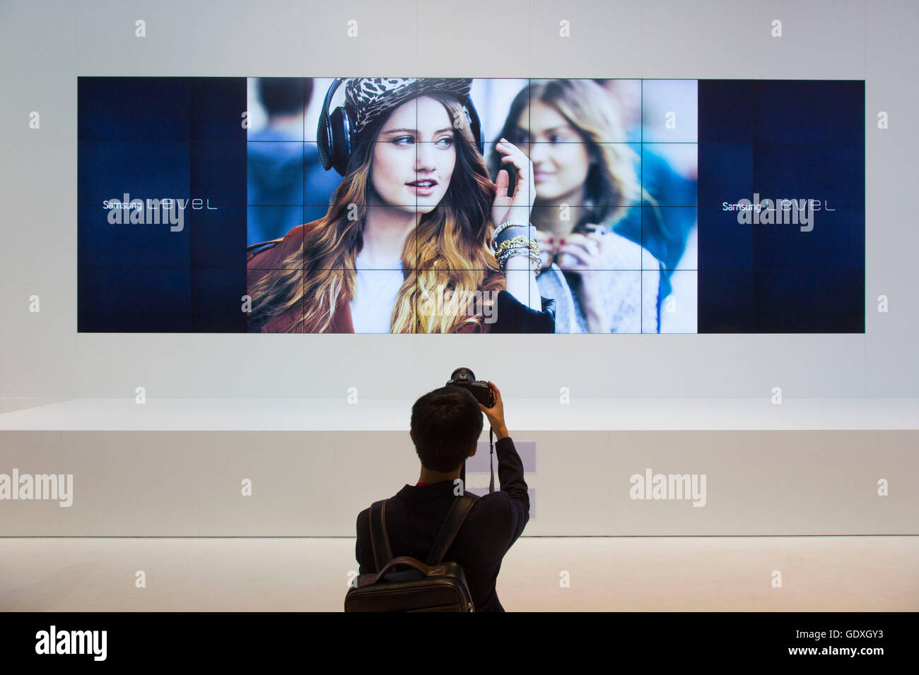 Gekrümmte Samsung TV, Berlin, Deutschland, 2014 Stockfoto