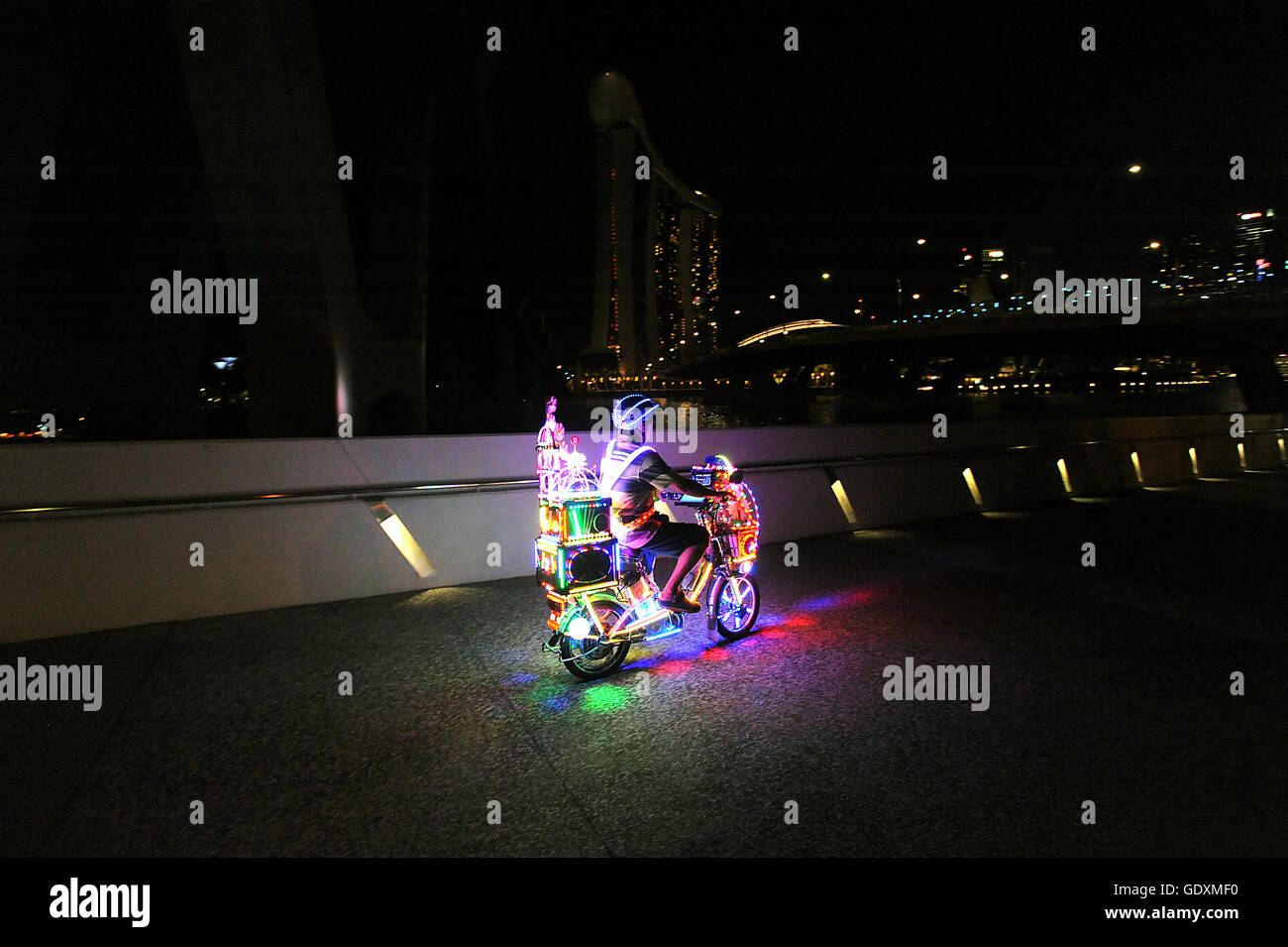 Singapur Nacht Fahrer Stockfoto