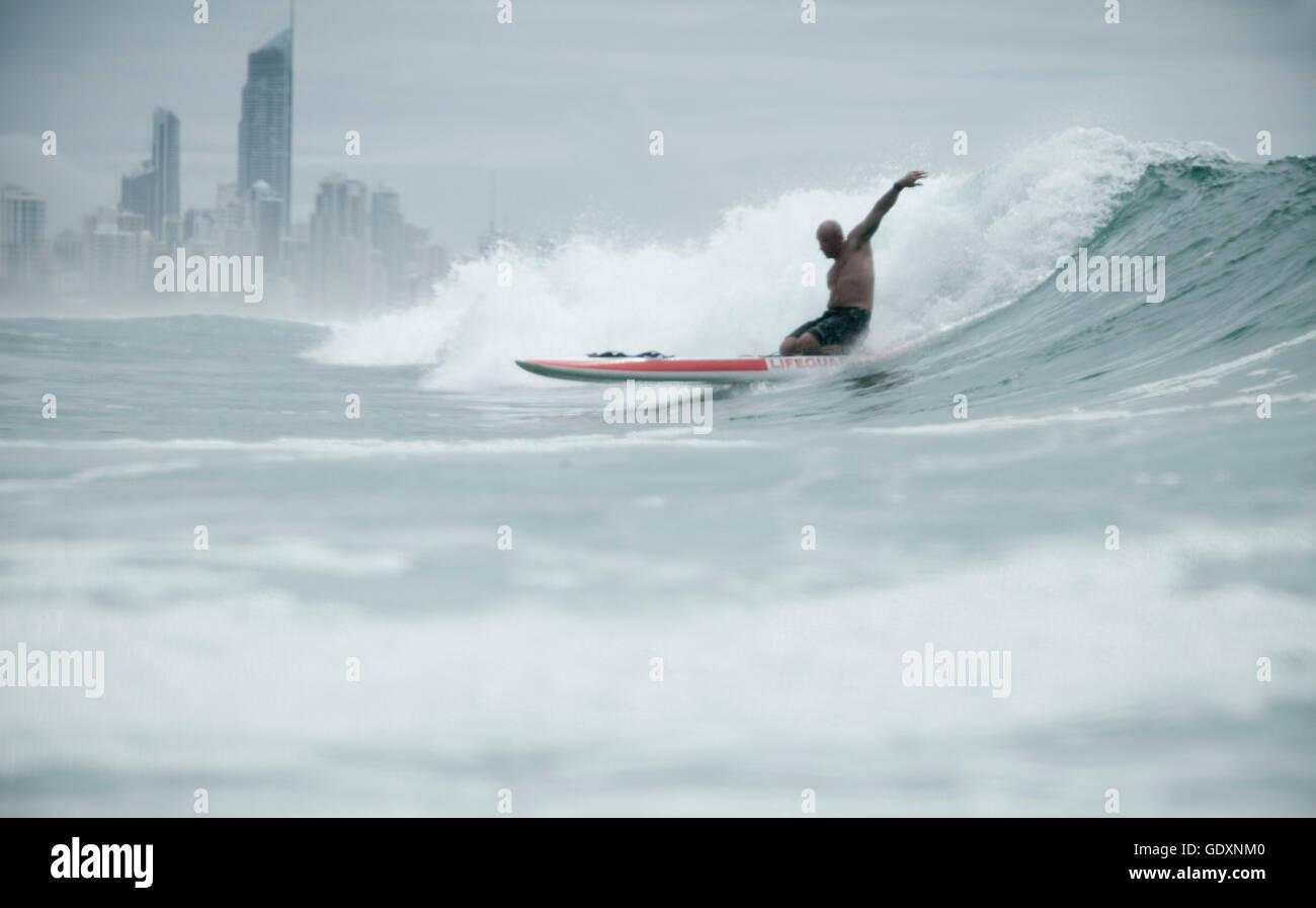 James Brydon, ein Rettungsschwimmer und surfer Stockfoto