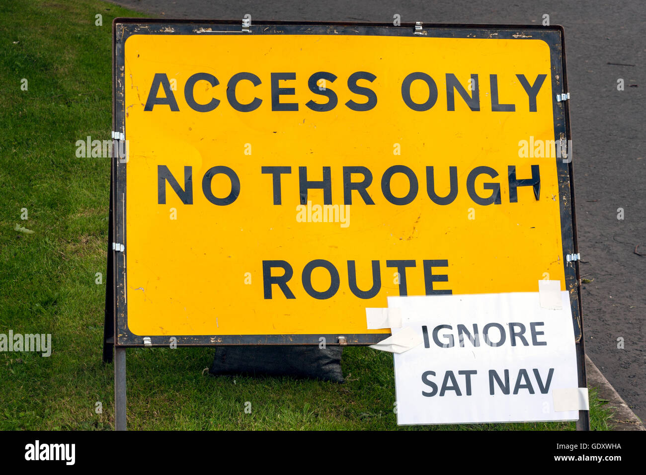 Sat Nav Straßenschild zu ignorieren Stockfoto