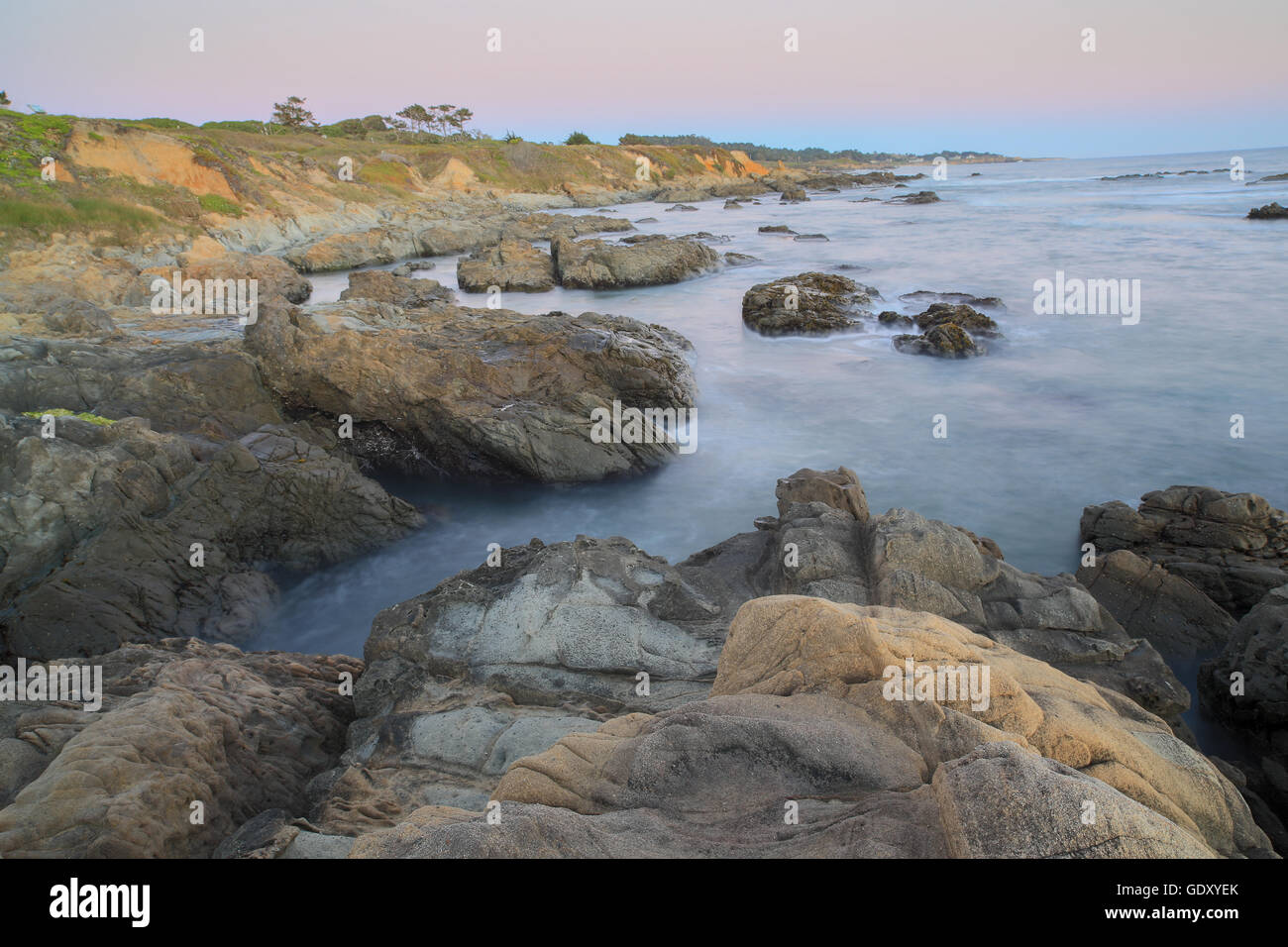 Dämmerung über Bean Hollow State Beach, Pescadero, Kalifornien, USA Stockfoto