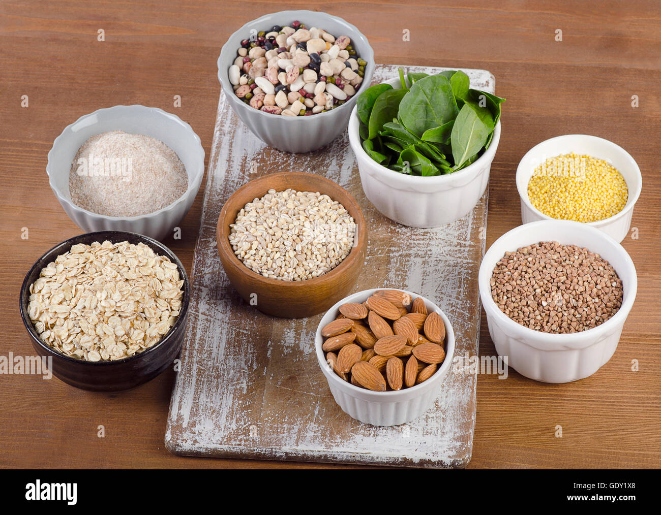 Essen Quellen von Silizium auf Holztisch. Gesunde Ernährung. Ansicht von oben Stockfoto