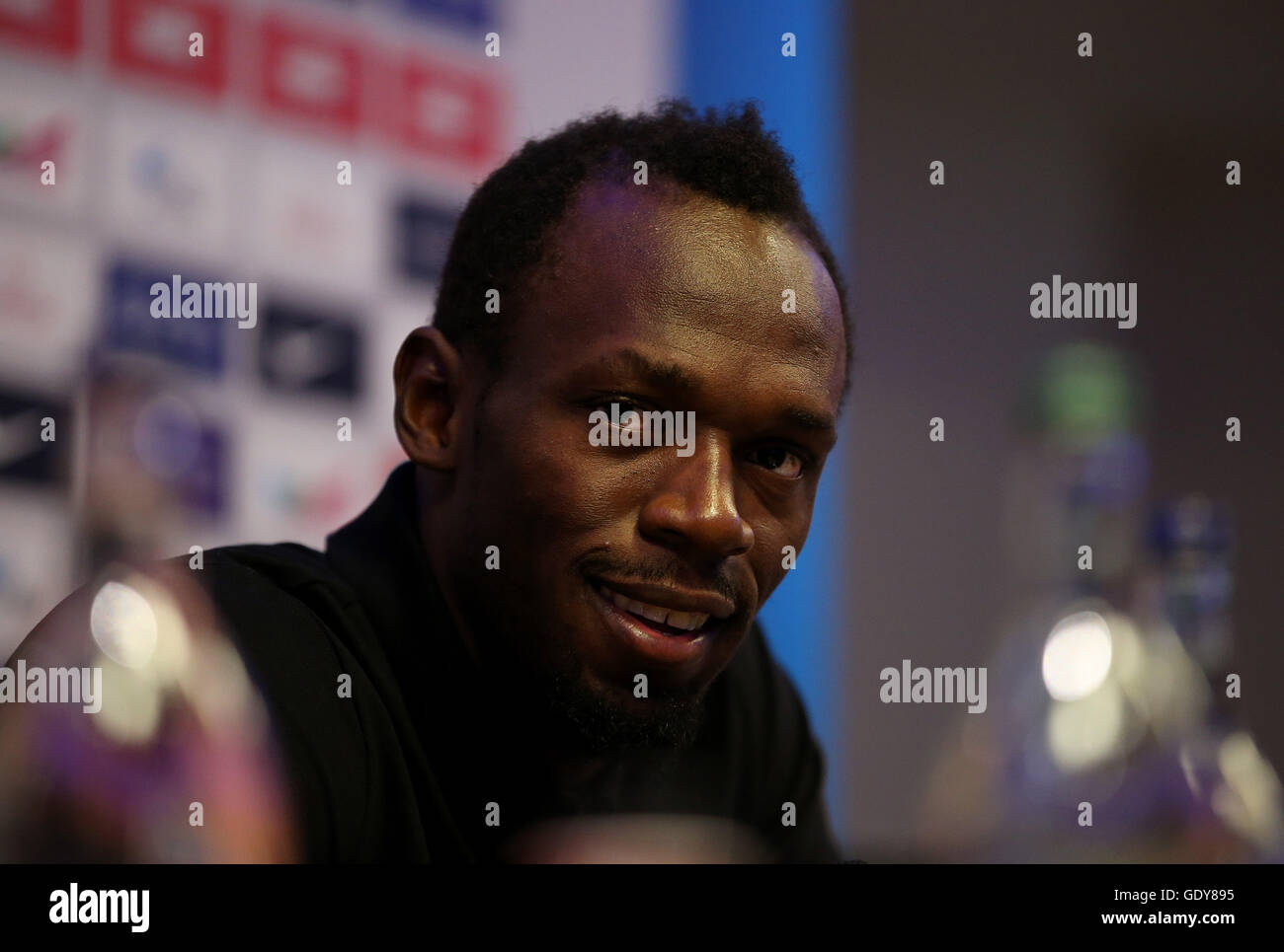 Usain Bolt stellt bei seiner Pressekonferenz am Grange Tower Bridge Hotel, London. Stockfoto