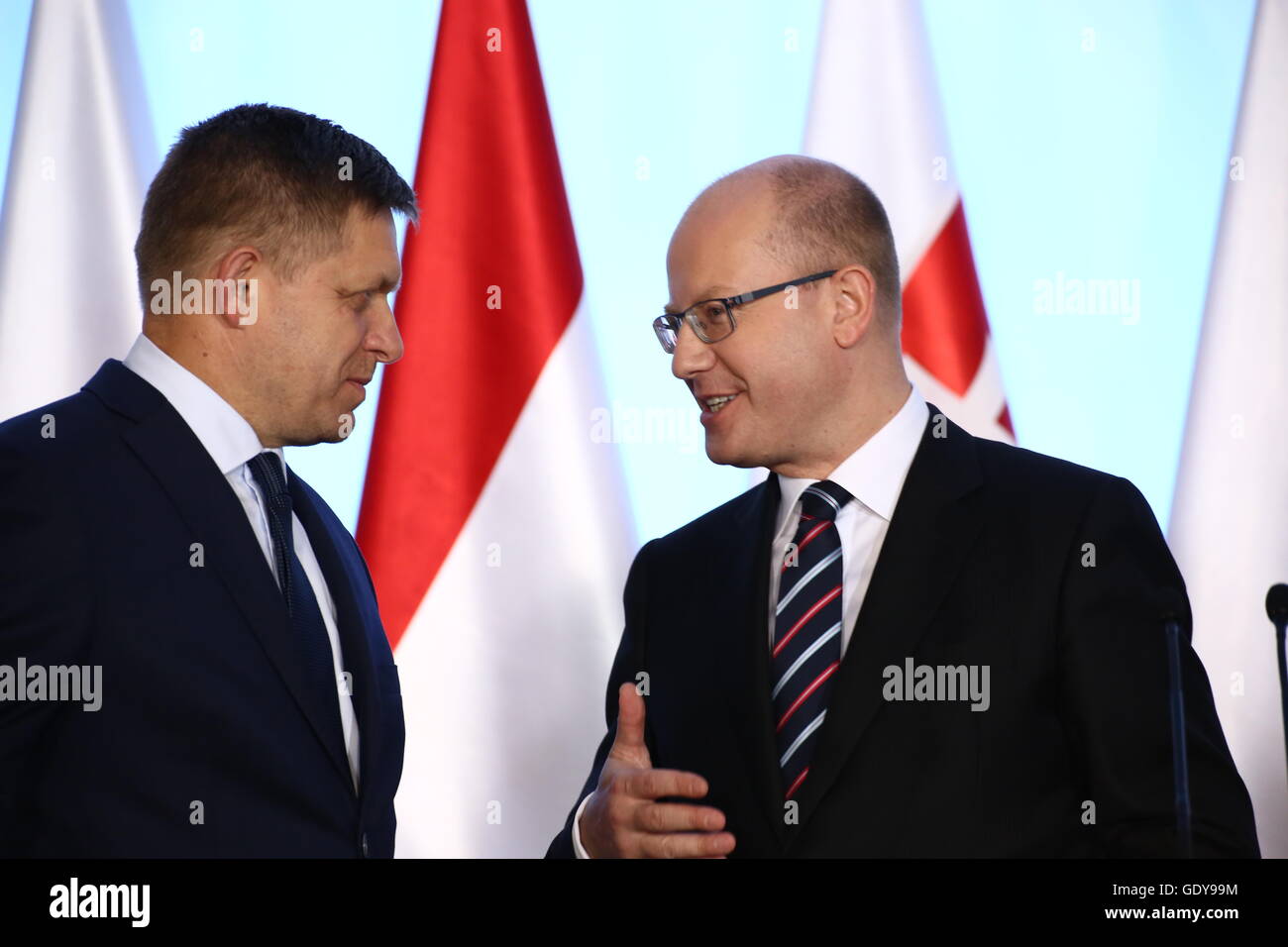 Visegrád-Gruppe Pressekonferenz unter dem Vorsitz des polnischen Primer Beata Szydlo. Altbürgerlich PM Bohuslav Sobotka und slowakischen PM Robert Fico offizielle Treffen teilgenommen. (Foto von Jakob Ratz / Pacific Press) Stockfoto