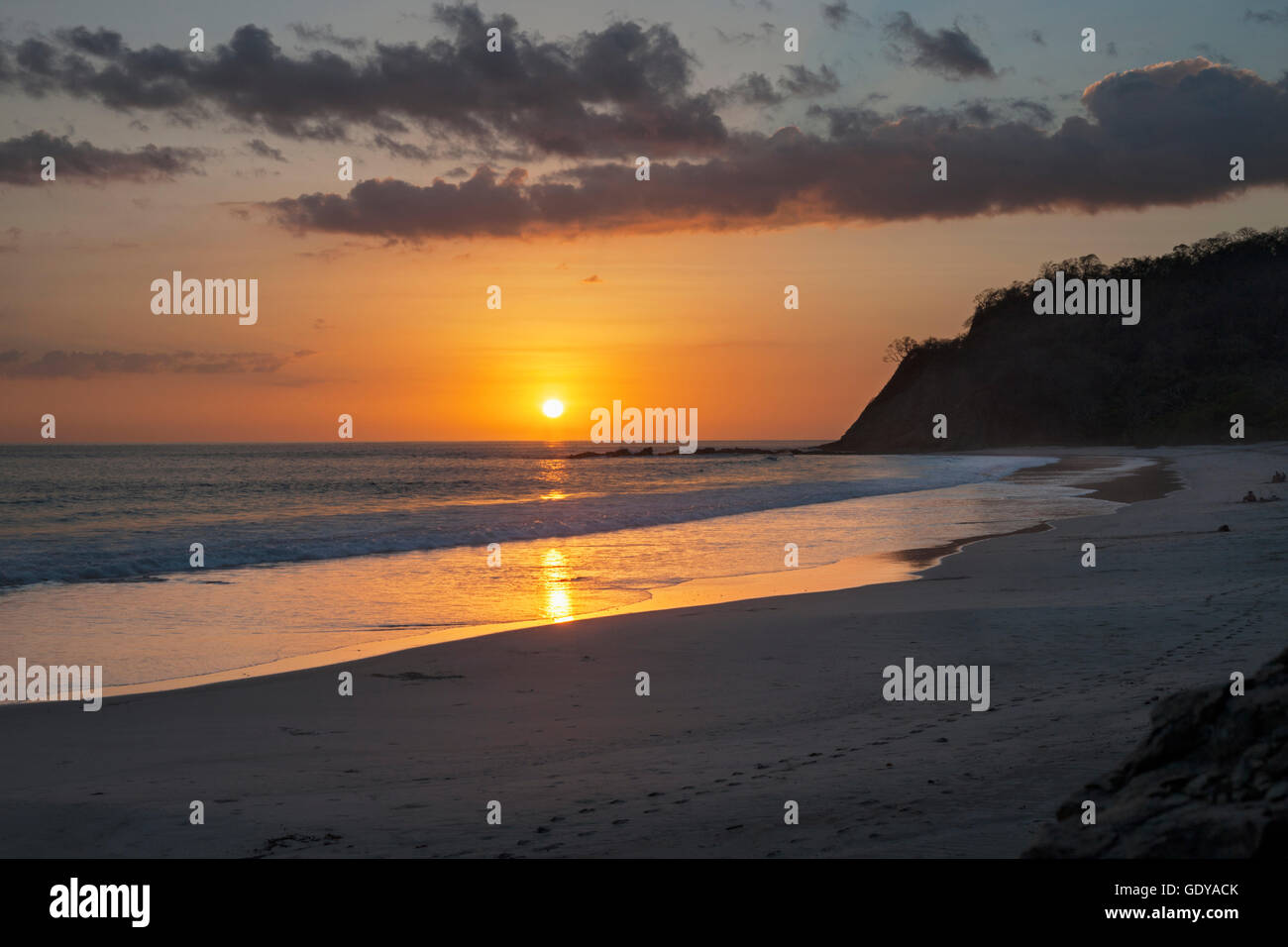 Sonnenuntergang über Meer, Samara, Costa Rica Stockfoto