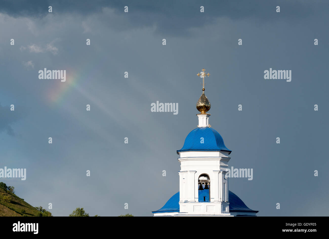 Blick auf Kirche von der Kasaner Ikone der Gottesmutter in Svyato