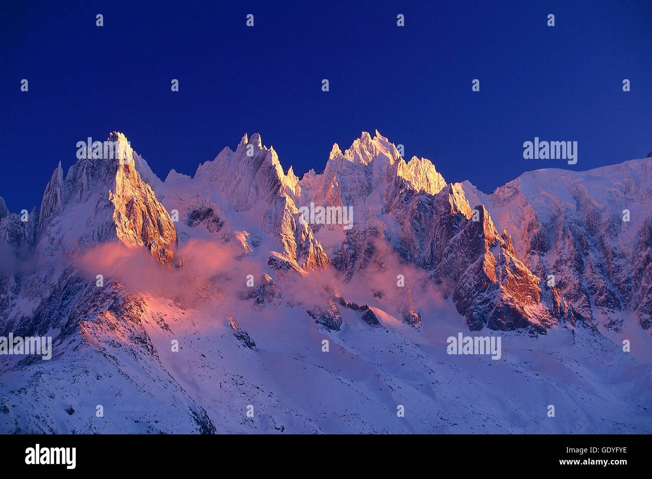 Geographie/reisen, Frankreich, Aiguilles de Chamonix bei Sonnenaufgang, Chamonix, Additional-Rights - Clearance-Info - Not-Available Stockfoto