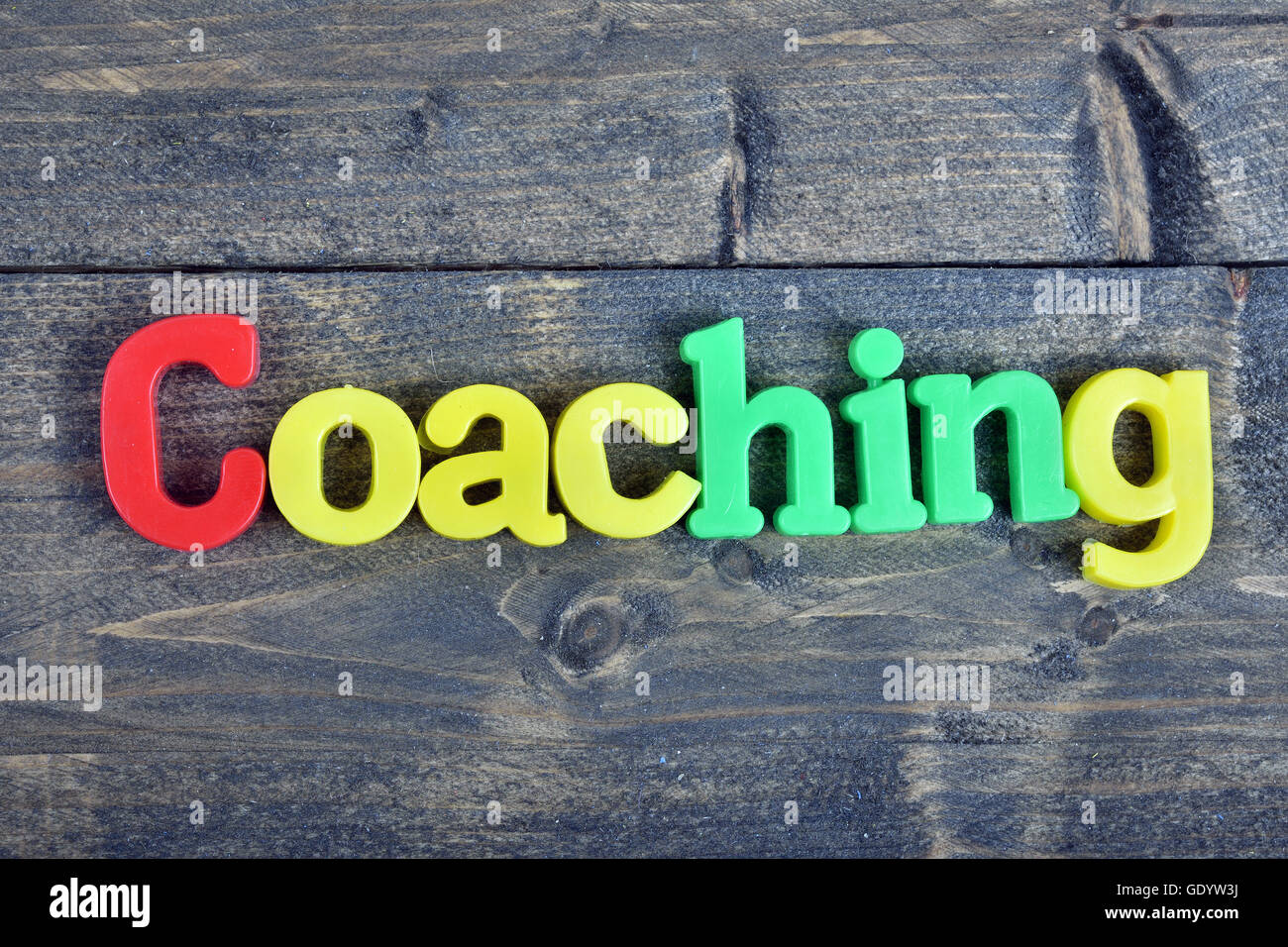 Coaching Wort auf Holztisch Stockfoto