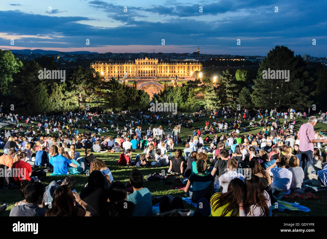Wien, Wien: Sommer-Night-Konzert der Wiener Philharmoniker im Park von Schloss Schönbrunn, Austria, Wien, 13. Stockfoto