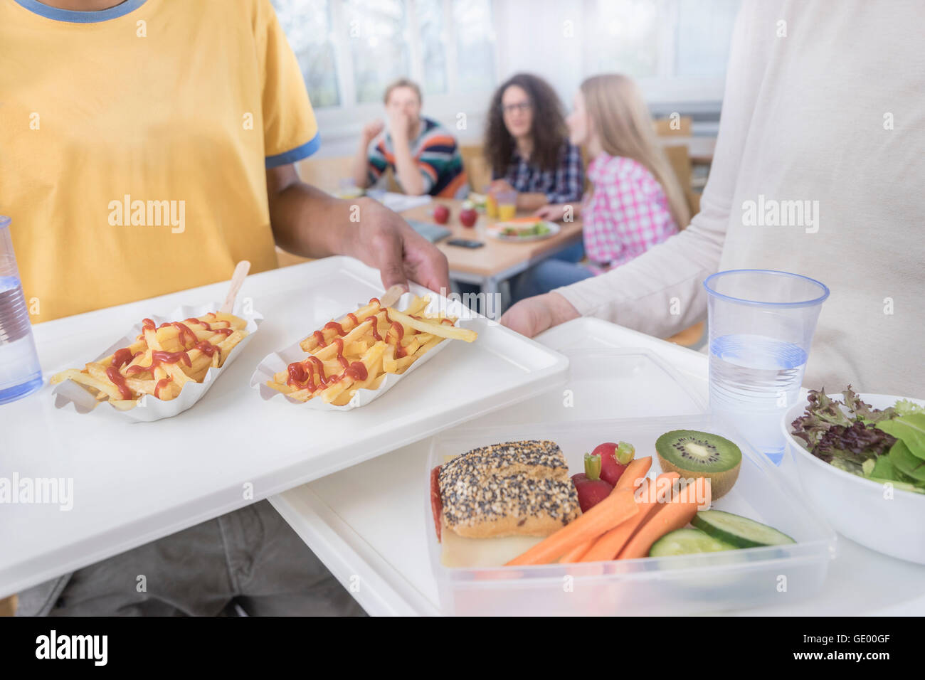 universitätsstudenten essen in der Kantine, Bayern, Deutschland Stockfoto