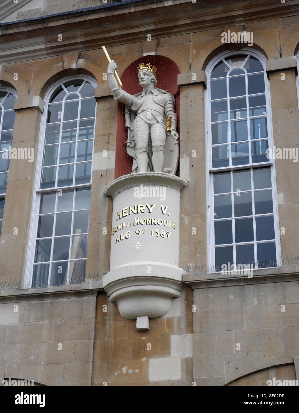 Statue von König Heinrich V. Fünfter über der Monmouth Shire Hall, Monmouth Wales Stockfoto