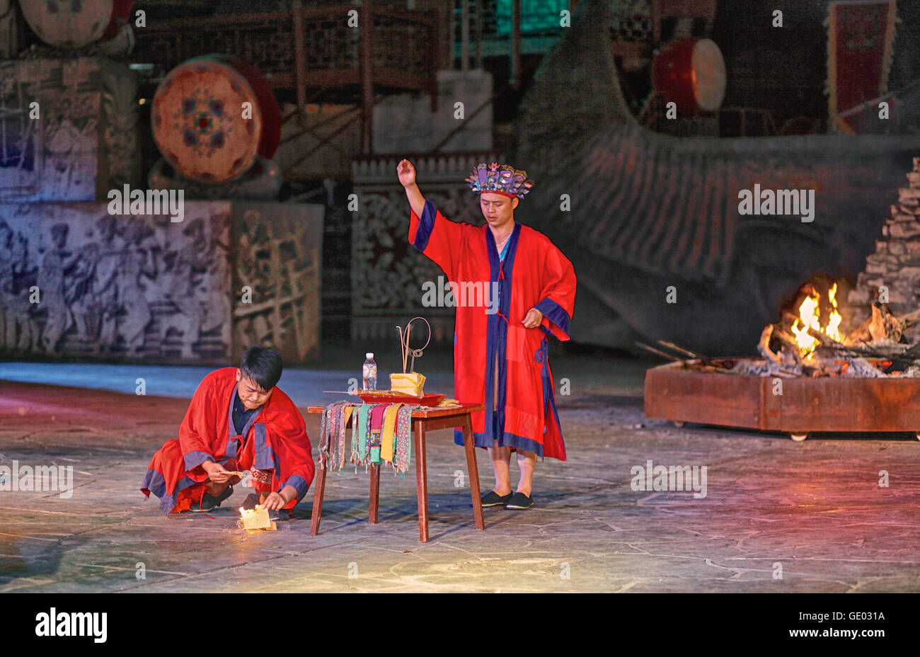 Folklore-Show für Touristen, Miao Town Hunan, Volksrepublik China 2016 Stockfoto