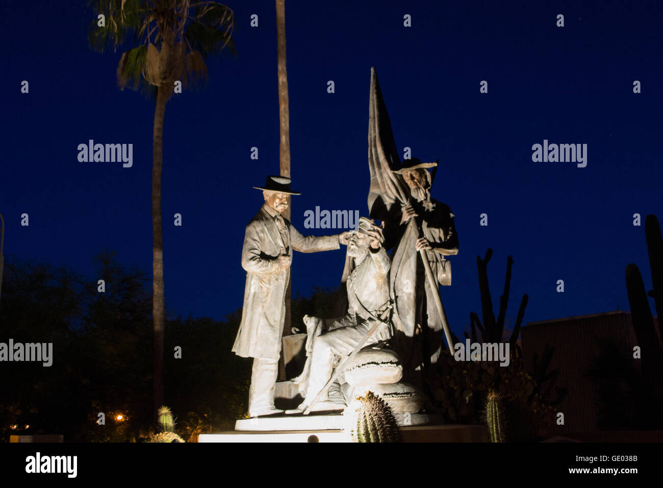 Ein Gesetz im Presidio Park in Tucson, Arizona durch den anbrechenden Morgen Arizona hervorgehoben. Stockfoto