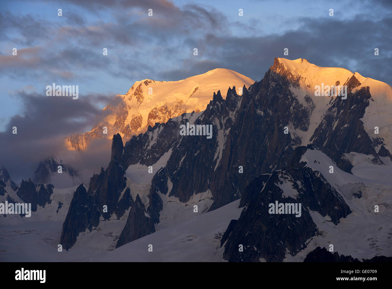 Geographie/reisen, Frankreich, Mont Blanc (4810 m) bei Sonnenuntergang von Couv Zuflucht, Chamonix, Additional-Rights - Clearance-Info - Not-Available Stockfoto