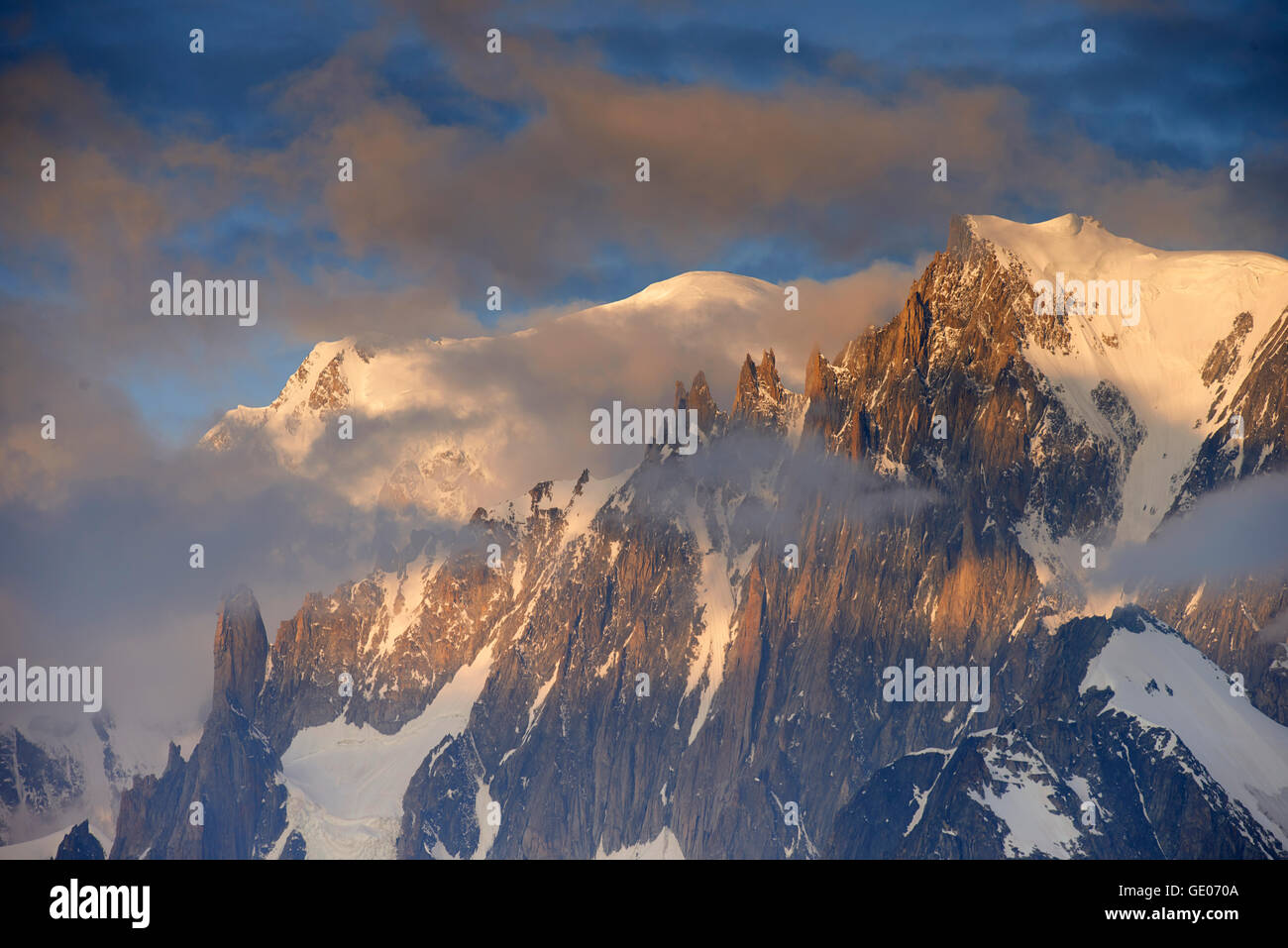 Geographie/reisen, Frankreich, Mont Blanc (4810 m) bei Sonnenuntergang von Couv Zuflucht, Chamonix, Additional-Rights - Clearance-Info - Not-Available Stockfoto