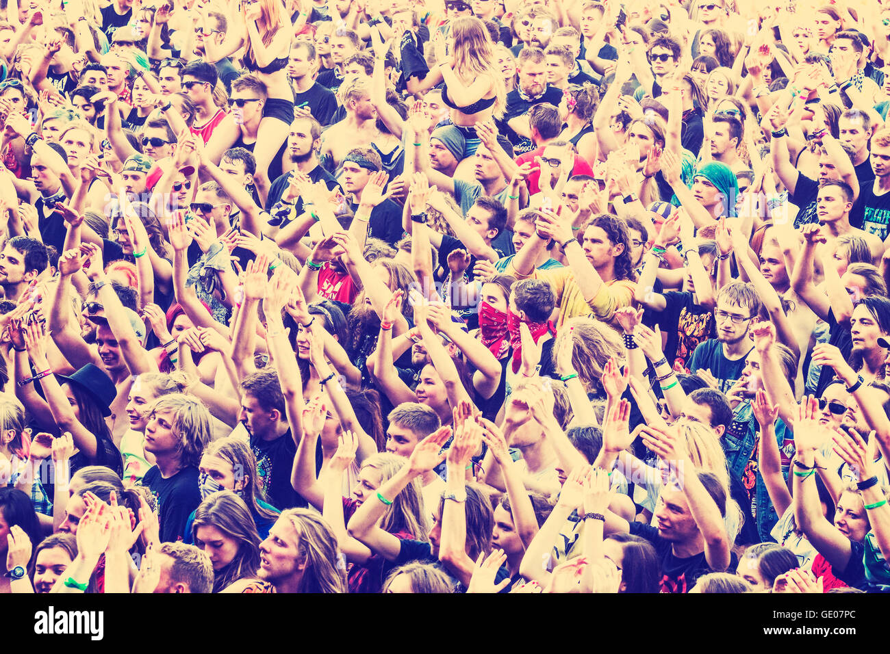 Die Menschen Sie applaudieren Konzert am 21. Woodstock Festival Polen. Stockfoto