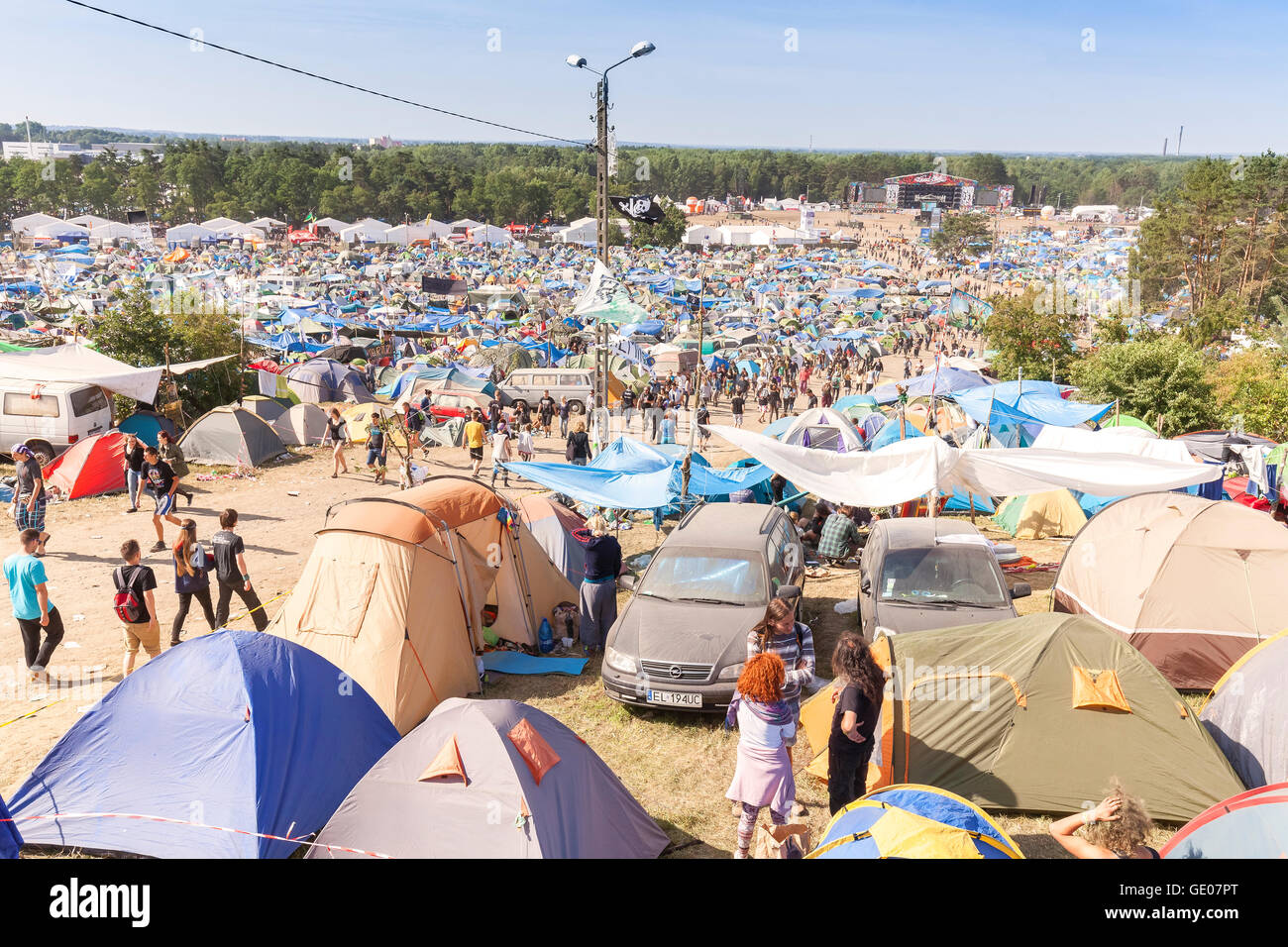 Zeltstadt und Rastplatz auf dem 21. Woodstock Festival Polen. Stockfoto