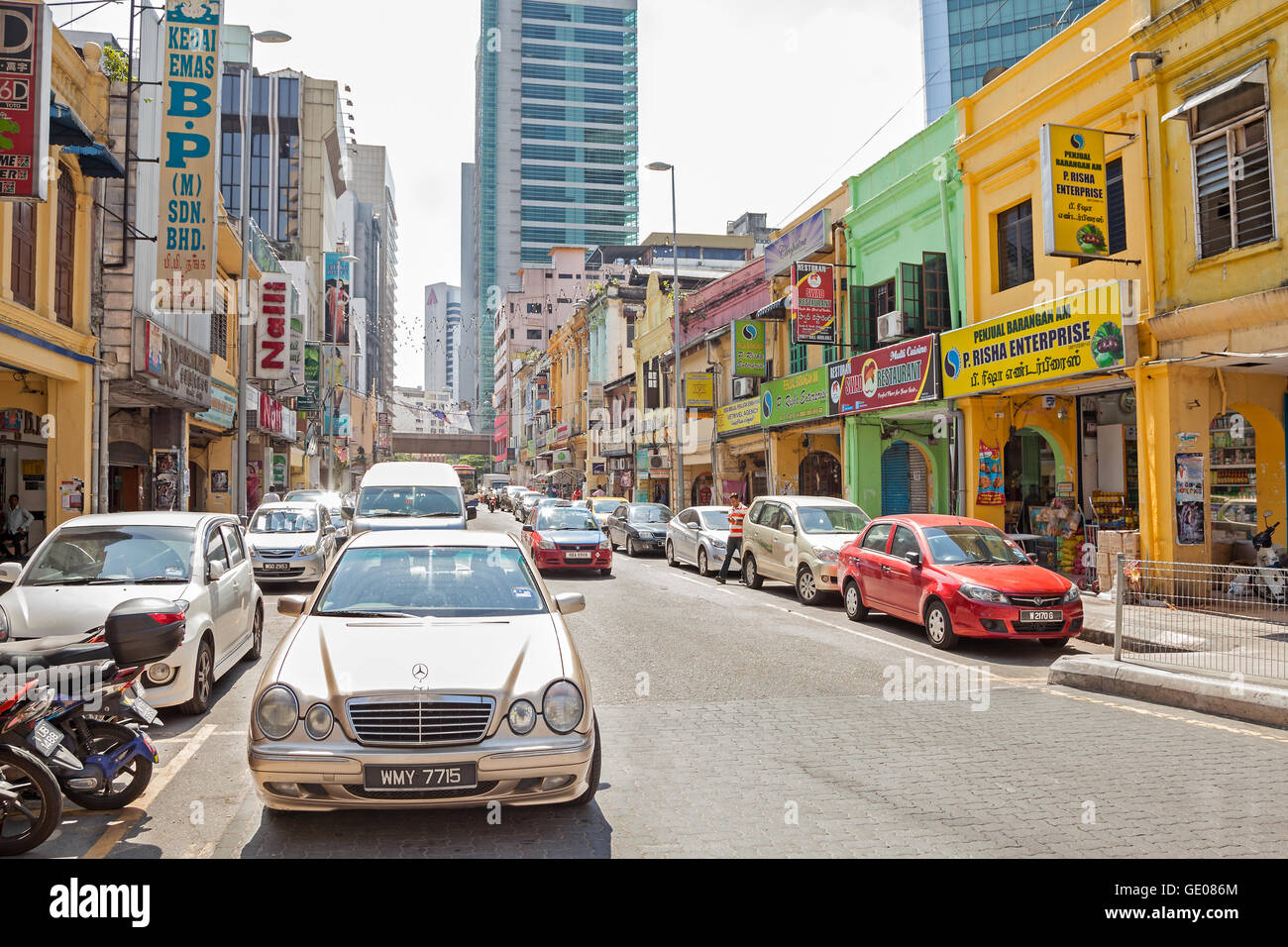 Kuala Lumpur, Malaysia - 16. Januar 2015: Shopping Street im Stadtteil Little India von Malaysias Hauptstadt. Stockfoto