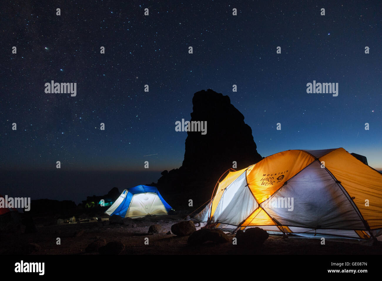 Zelten am Lava Tower Camp in der Nacht, Mount Kilimanjaro National Park, Tansania Stockfoto