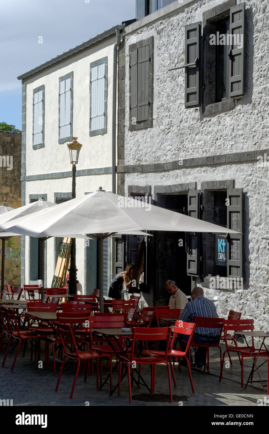 Außenbereich der bar-Restaurant in der quadratischen KTDral | St-Denis Stockfoto