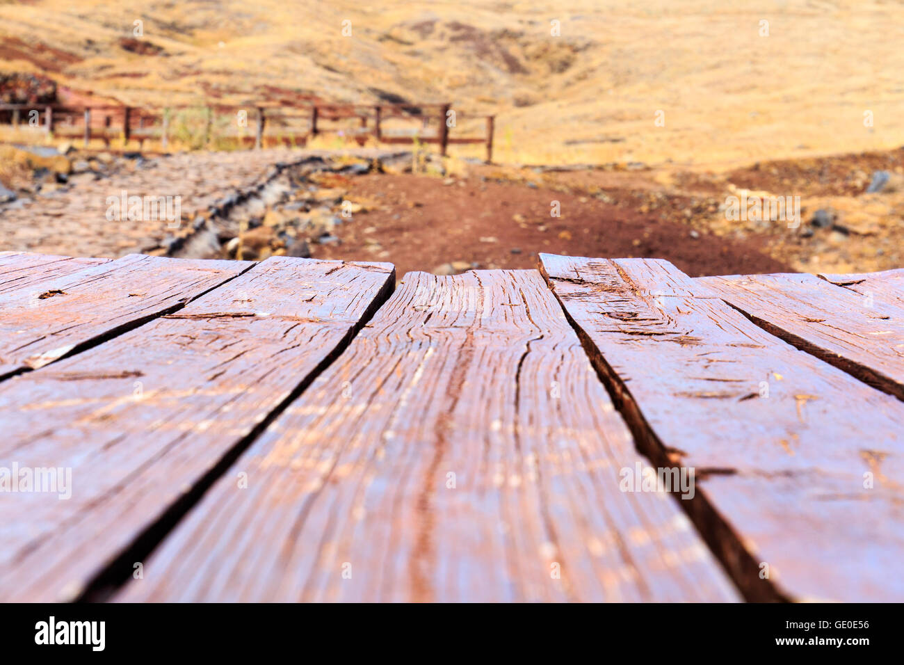 Holztisch auf der Insel Madeira, Platz für Ihre montage Stockfoto
