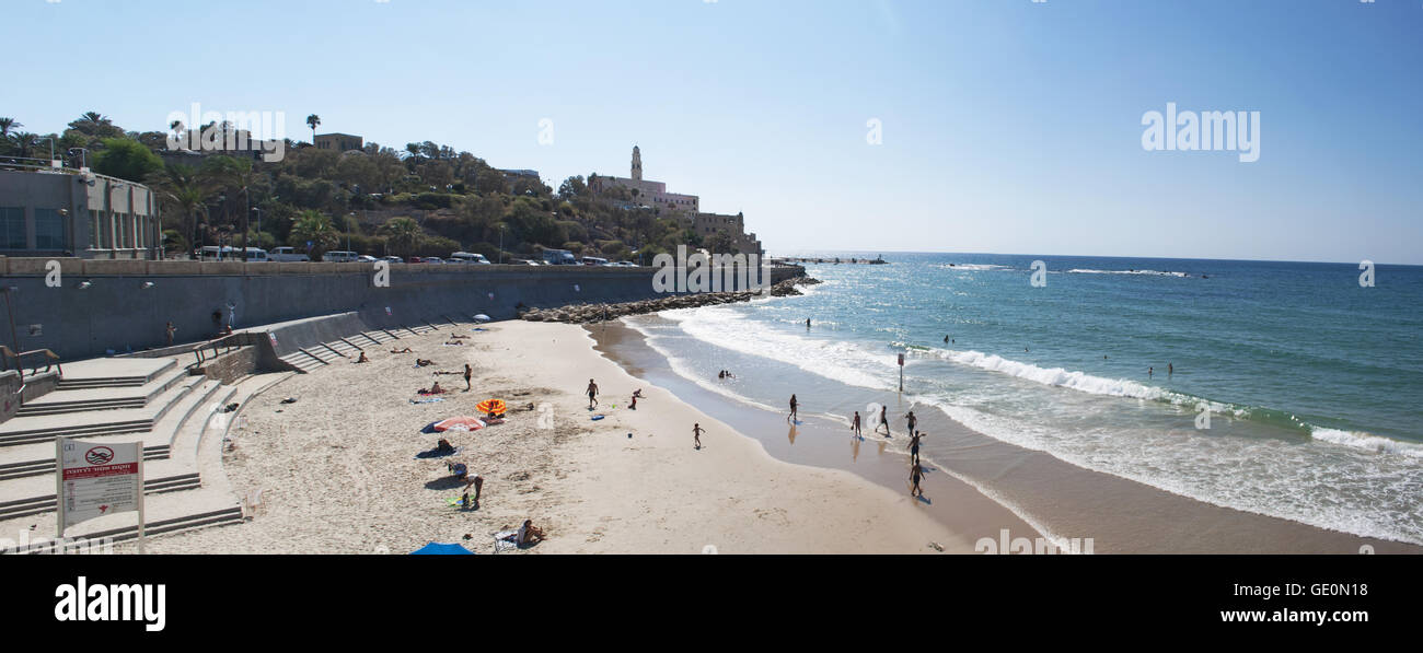 Israel: Blick auf die Altstadt von Jaffa und den Strand. Jaffa ist der älteste Teil von Tel Aviv-Yafo, in dem die arabische Gemeinschaft mit den Juden lebt Stockfoto