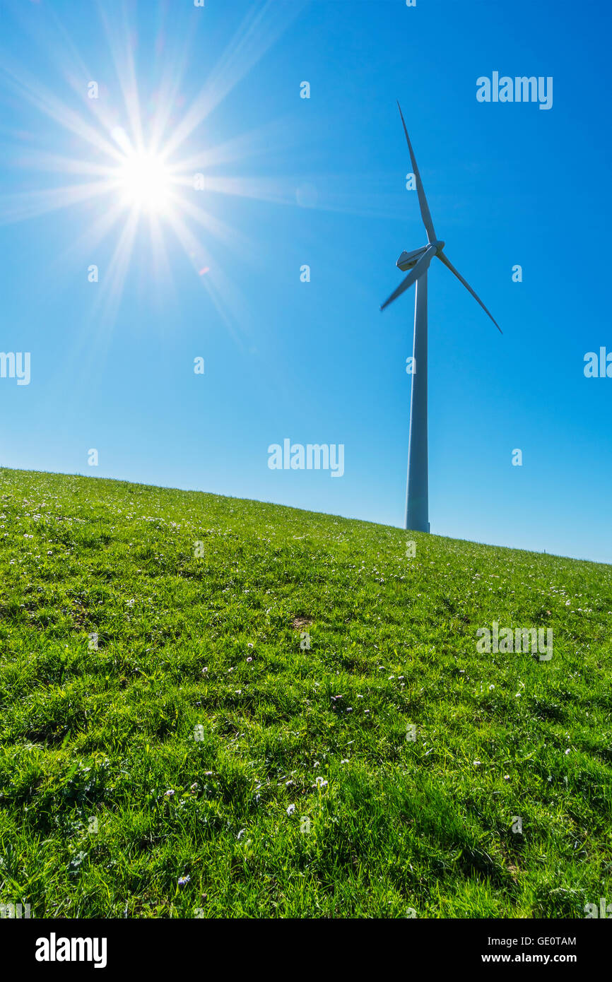 Windmühlen für ökologische und erneuerbare Energie Stromerzeugung Stockfoto