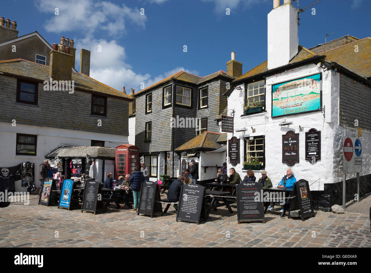 Die Sloop Inn 14. Jahrhundert Harbourside Pub, St. Ives, Cornwall, England, Vereinigtes Königreich, Europa Stockfoto