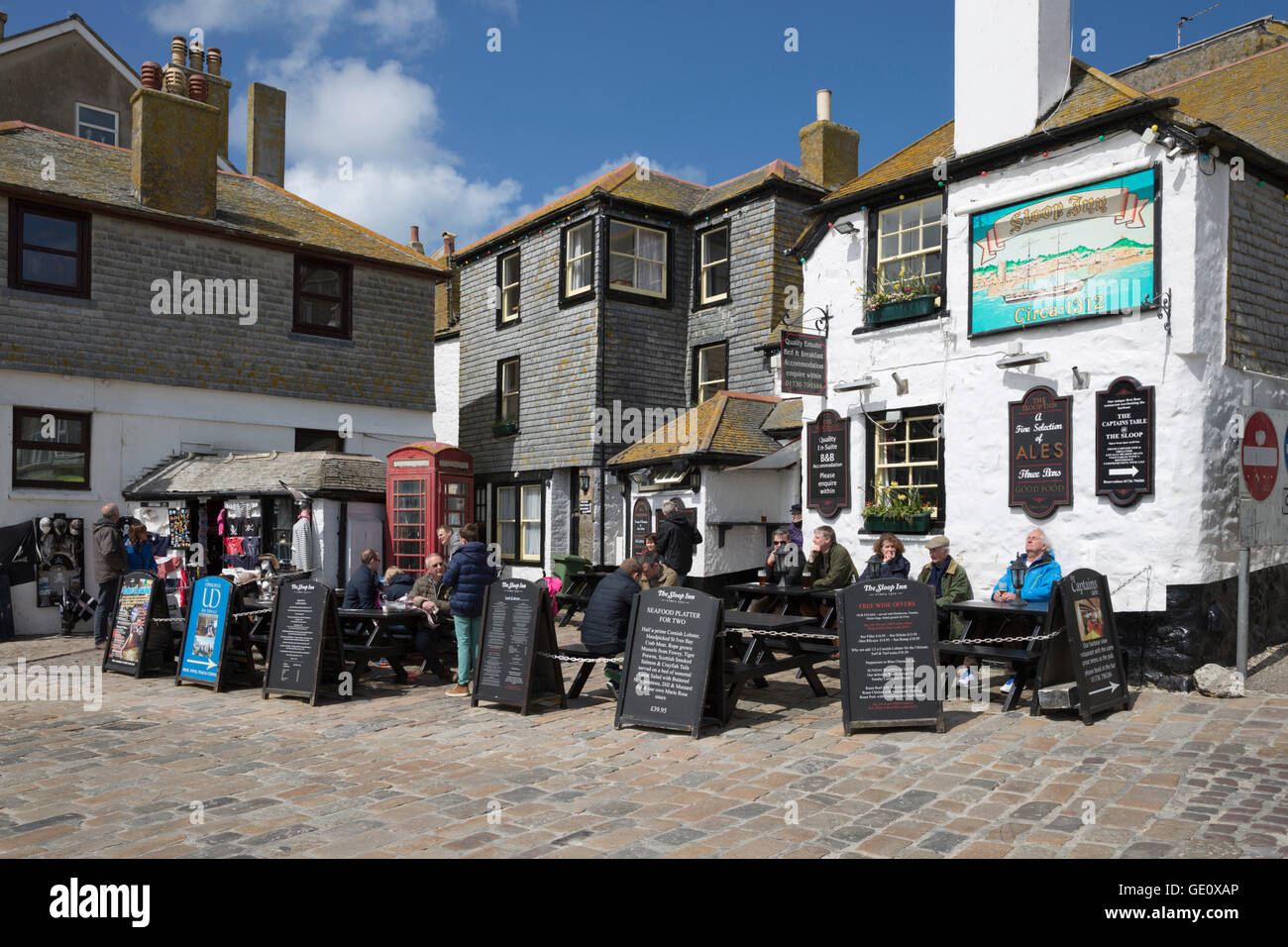 Die Sloop Inn 14. Jahrhundert Harbourside Pub, St. Ives, Cornwall, England, Vereinigtes Königreich, Europa Stockfoto