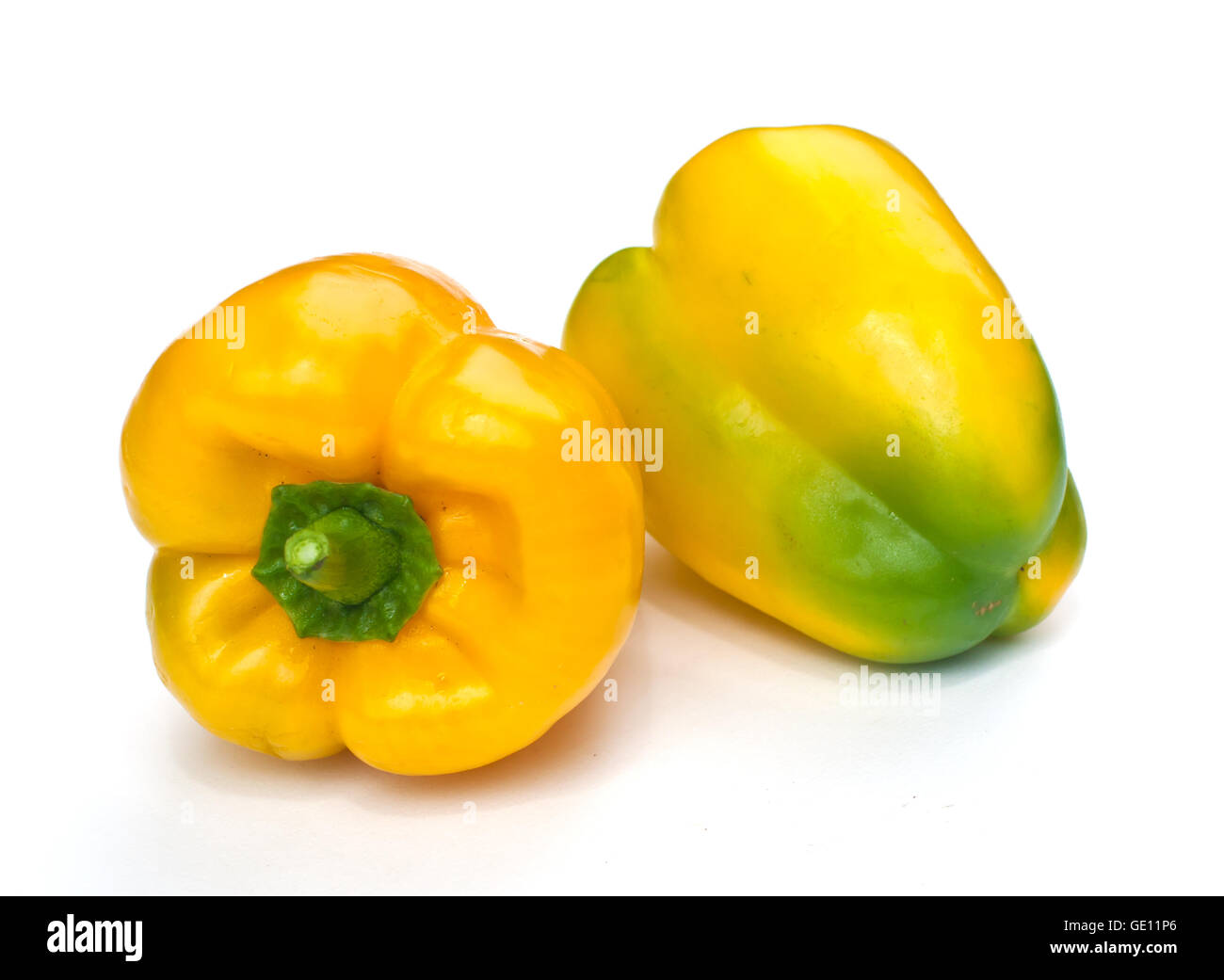 frische süße Gelbe Paprika (Paprika) isoliert auf weißem Hintergrund. Stockfoto