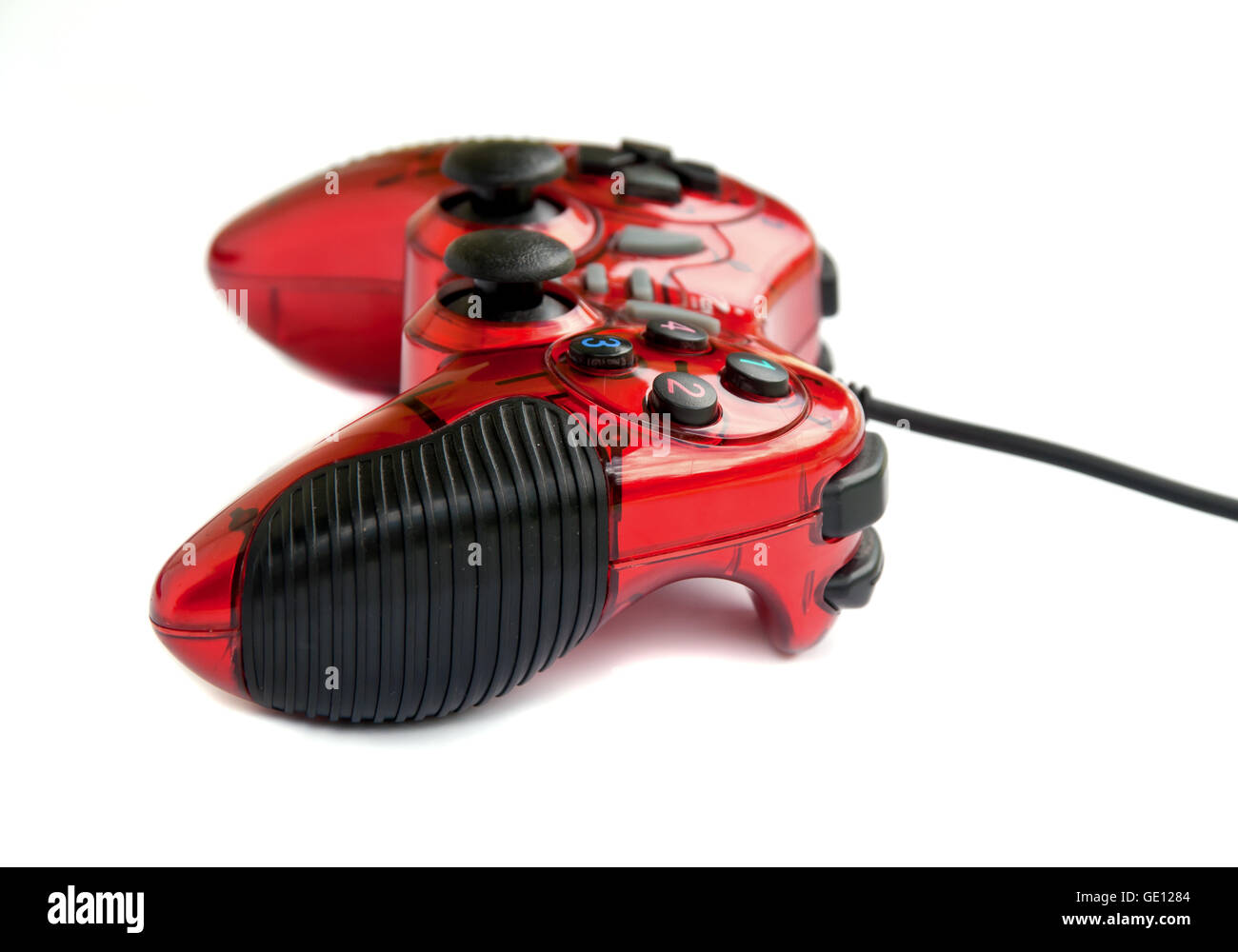 roten Joystick Gamecontroller isoliert auf weißem Hintergrund Stockfoto