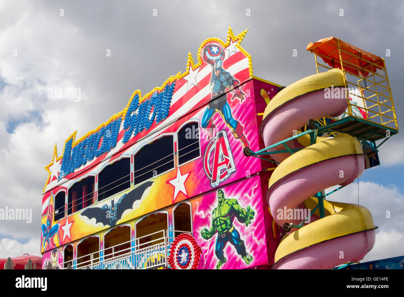 Kinder Rutsche und Amerikaner zeigen, New Brighton, Wallasey, Mersyside, UK Stockfoto