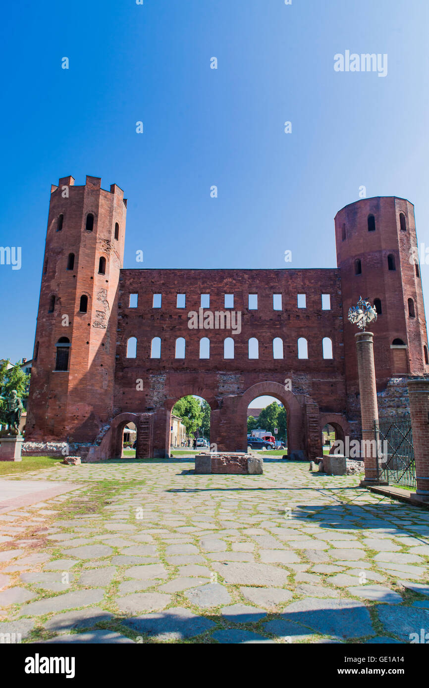 Blick auf alten Tore Palatin in Turin, Italien Stockfoto