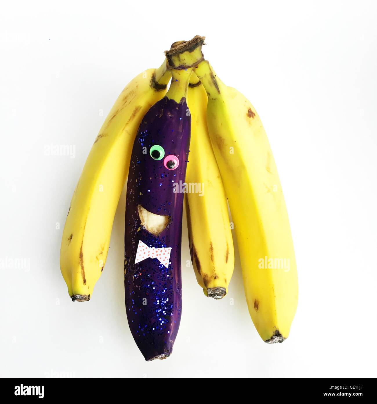 Bündel Bananen mit einem lila Banane Stockfoto