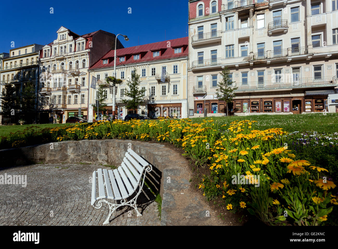 Gebäude und Hotels auf Main Street, Marianske Lazne (Marienbad), Kurort, West-Böhmen, Tschechische Republik Stockfoto