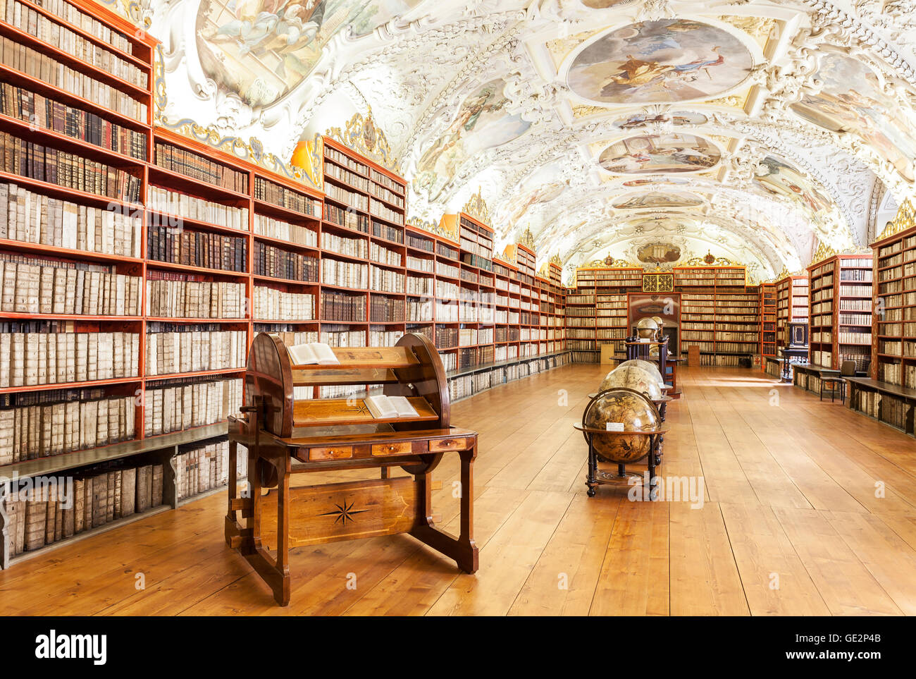 Prag, Tschechien - 15. Juni 2014: die theologische Hall in Strahov Kloster in Prag, einer der schönsten Bibliothek Innenräume Stockfoto