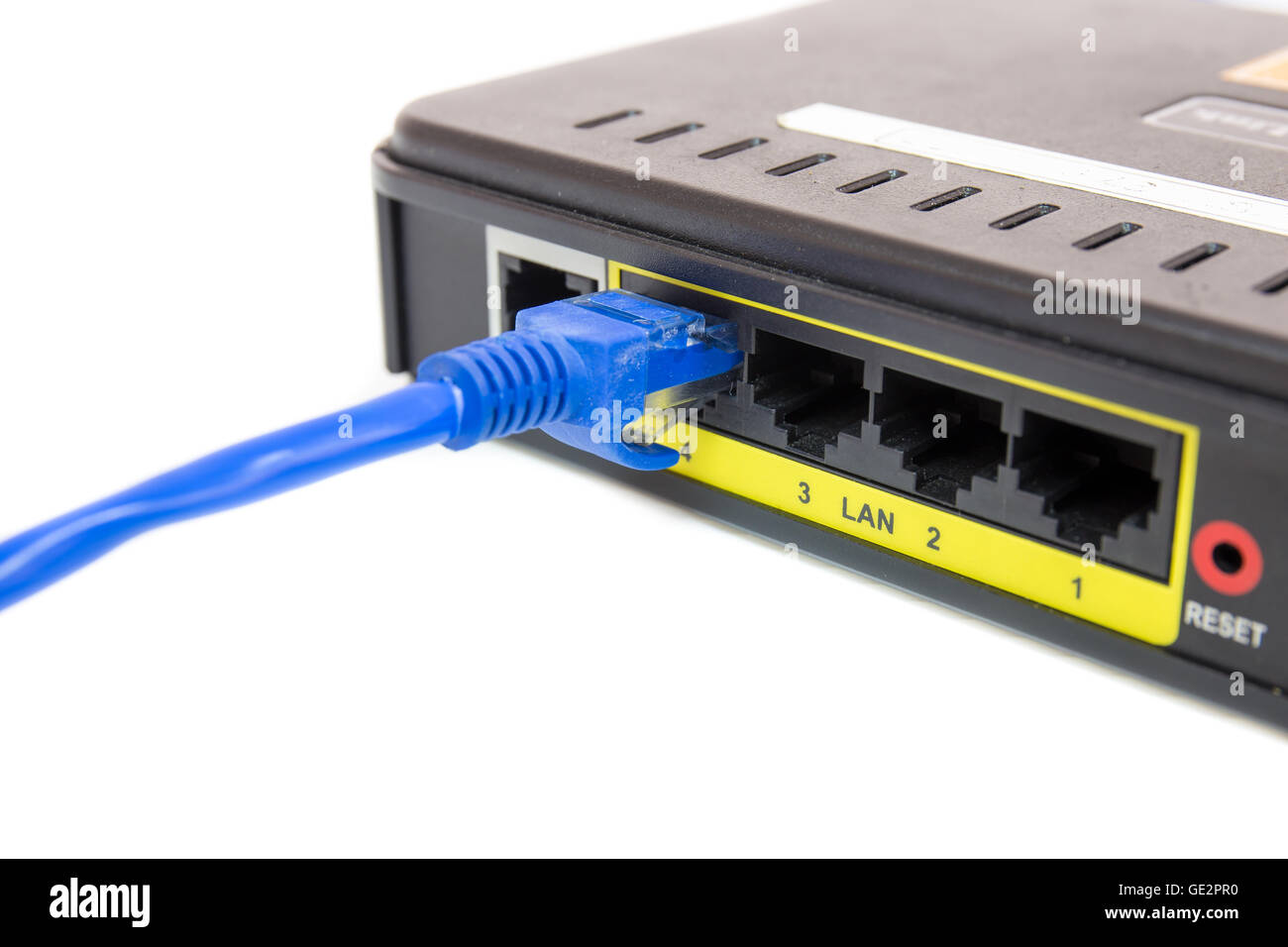 Close-up-LAN UTP RJ45 Cat5e verbinden mit ADSL-Router-Netzwerk-switch Stockfoto