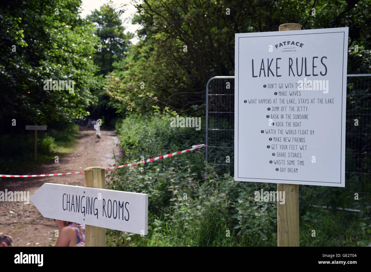 Latitude Festival 2016, Henham Park, Suffolk, UK. See schwimmen gesponsert von Fat Face Stockfoto