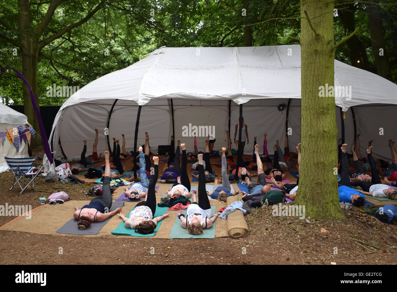Yoga bei Latitude Festival 2016, Henham Park, Suffolk, UK Stockfoto