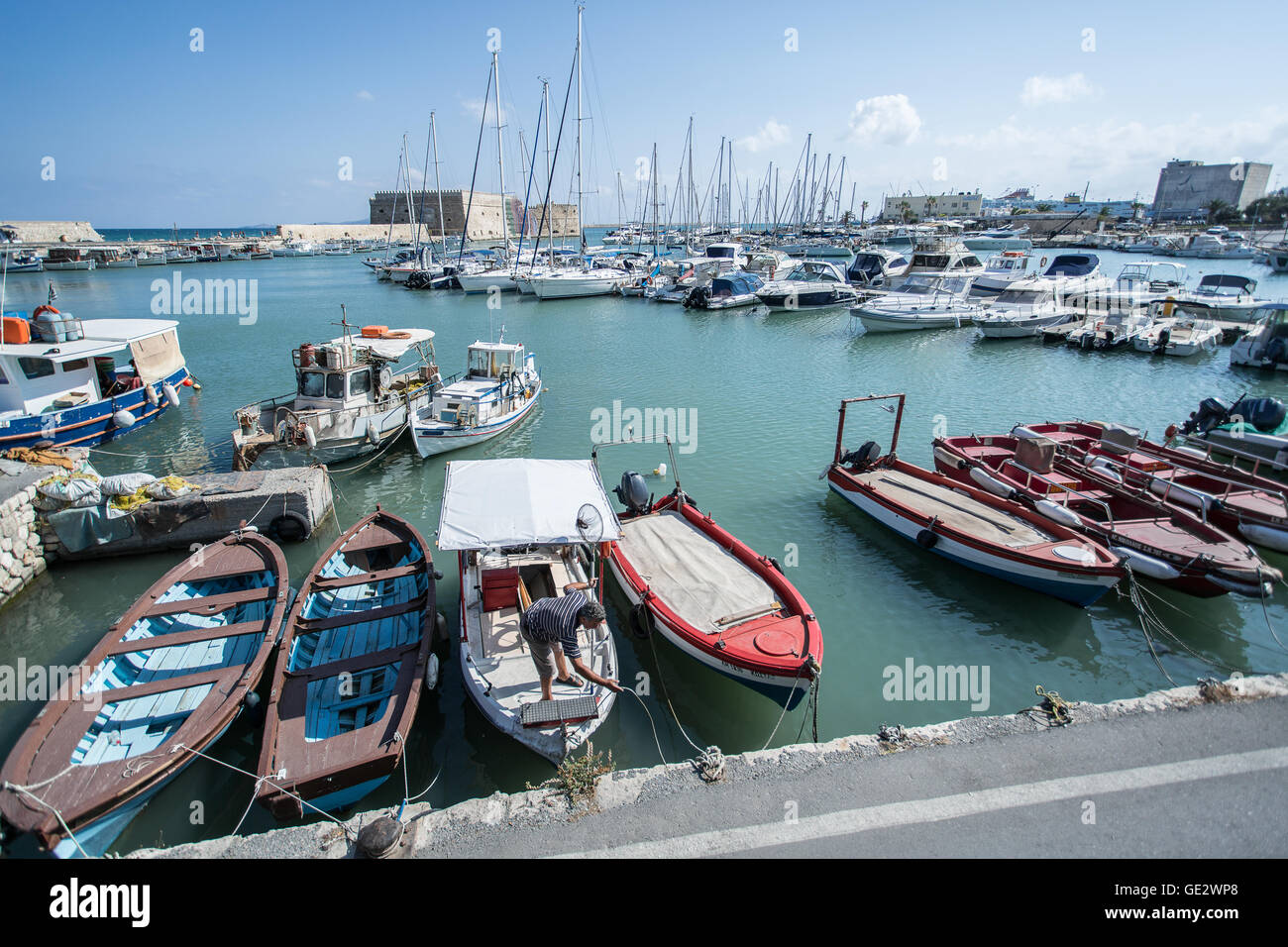 Bootsanlegestelle von Heraklion Hafen. Kreta. Stockfoto
