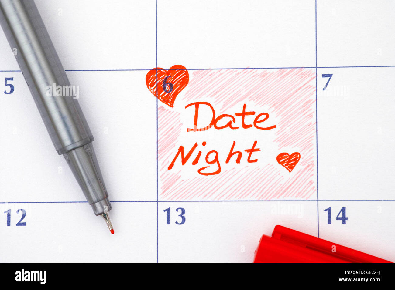 Erinnerung Date Night im Kalender mit rotem Stift. Stockfoto