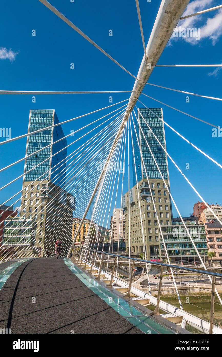 Zubizuri Brücke in Bilbao Spanien Stockfoto