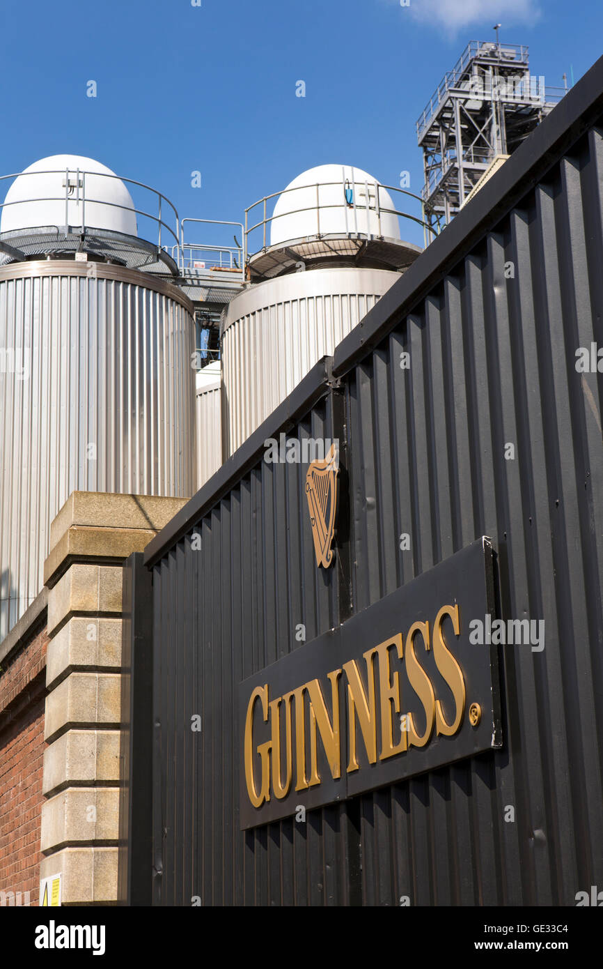 Irland, Dublin, Pim Straße, Guinness St James Brauerei Tore ...