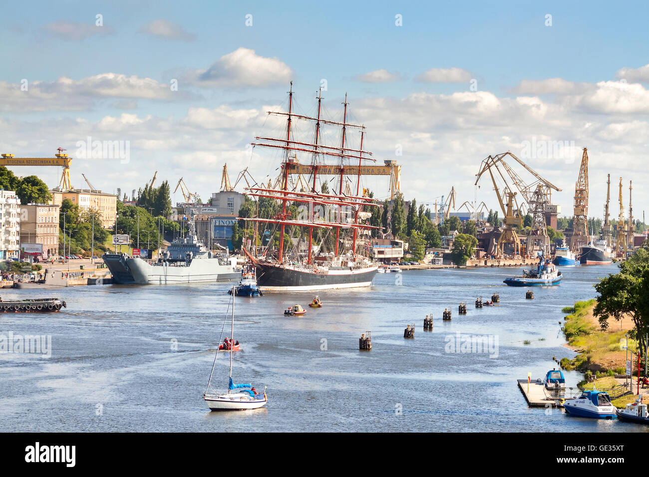 Russische Sedow, gehört zu den größten teilnehmenden Segelschiffen, den Hafen zu verlassen. Stockfoto